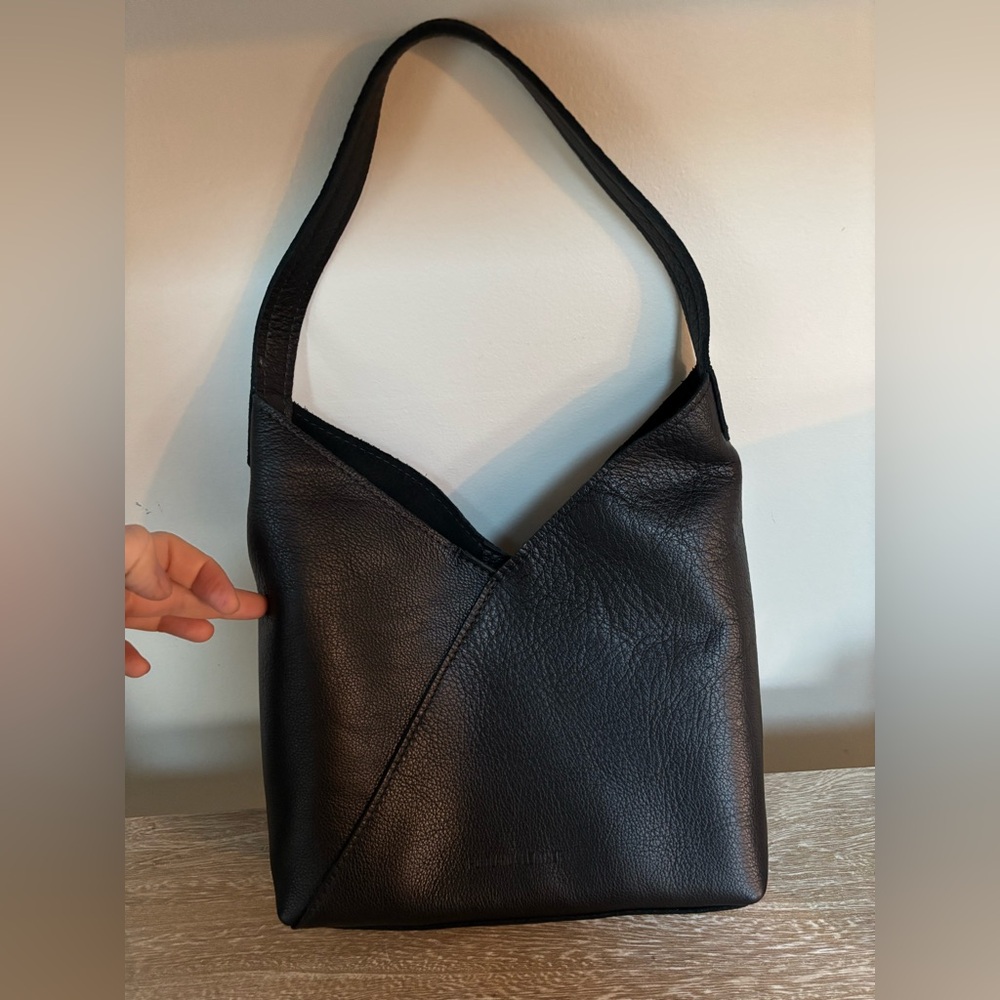 Portland leather black Naomi shoulder bag